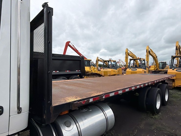 2016-kenworth-t880-image-7