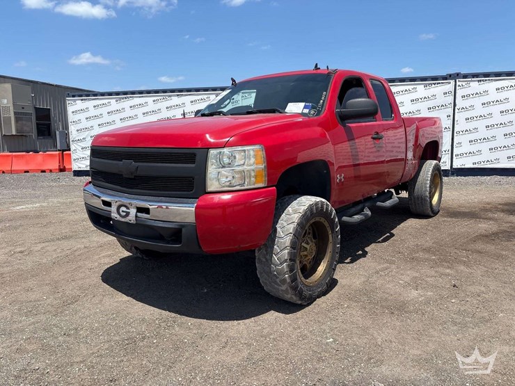 2010-chevrolet-silverado-1500-image-1