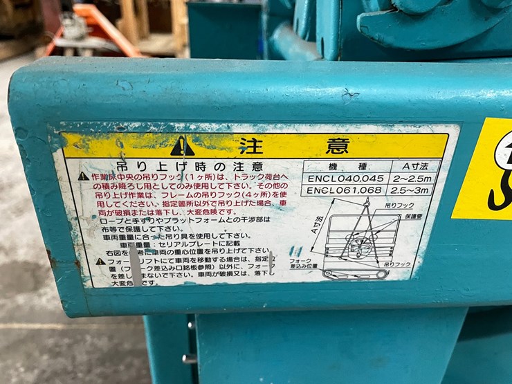 #304-•-2012-airman-encl040-track-drive-scissor-lift-image-24