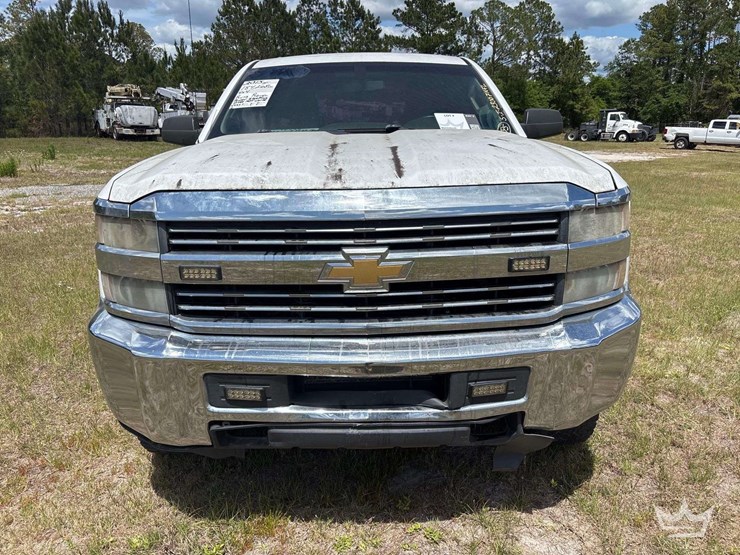 2015-chevrolet-silverado-2500hd-image-39