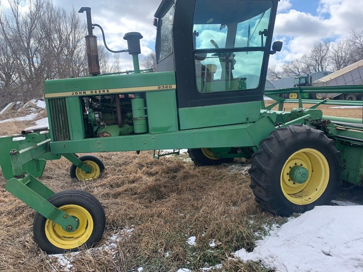 1982-john-deere-2320-image-4