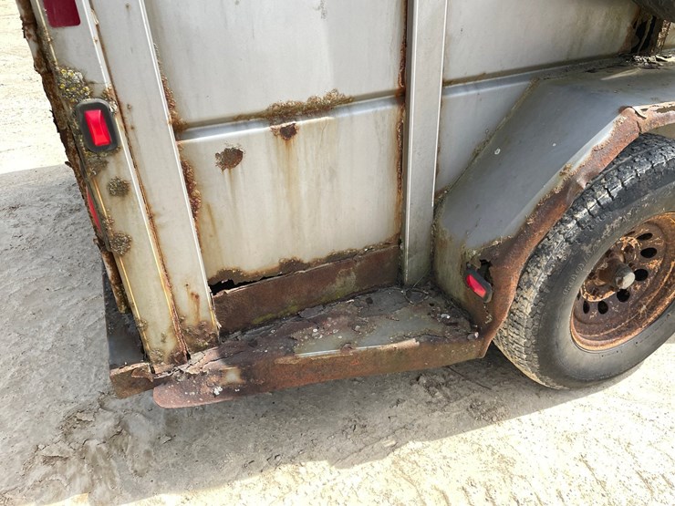 #2010-•-2004-corn-pro-16'-tandem-axle-livestock-trailer-(has-wi-title)-image-27