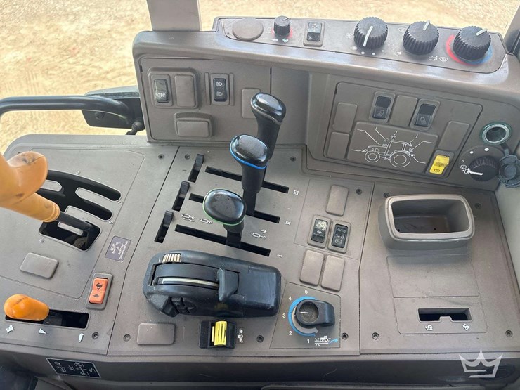 2017-john-deere-6145m-image-12
