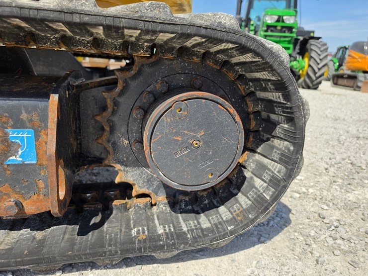 2022-deere-35g-image-14