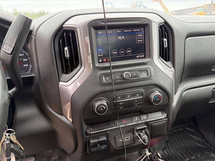 2021-chevrolet-3500hd-image-19