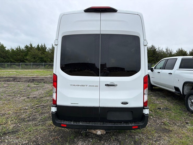 2021-ford-e350-image-6