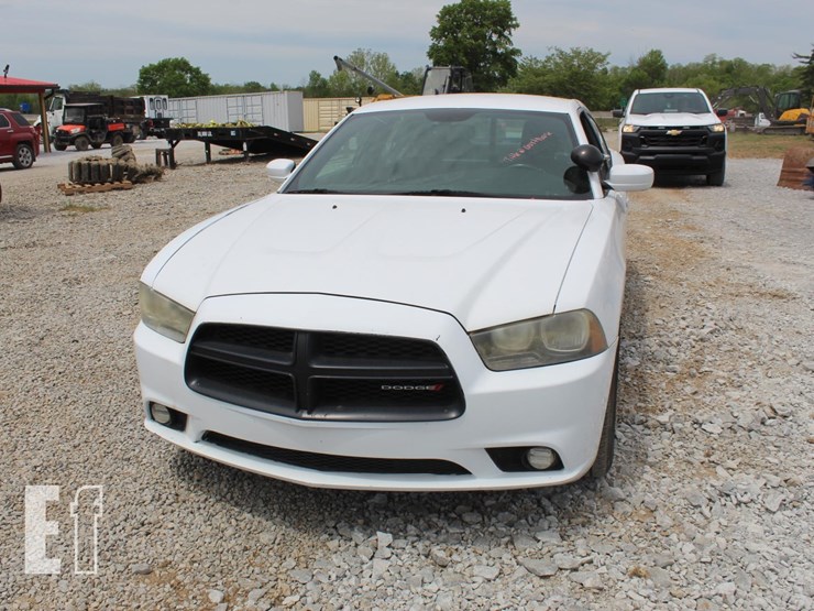 2014-dodge-charger-image-2