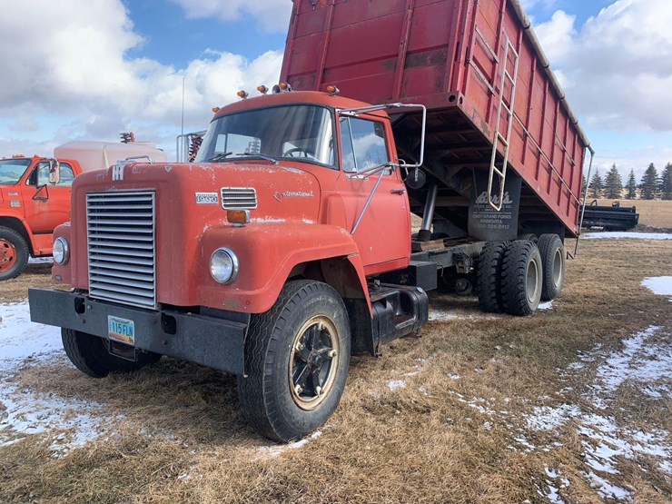 1967-international-190fls-tandem-truck-image-1