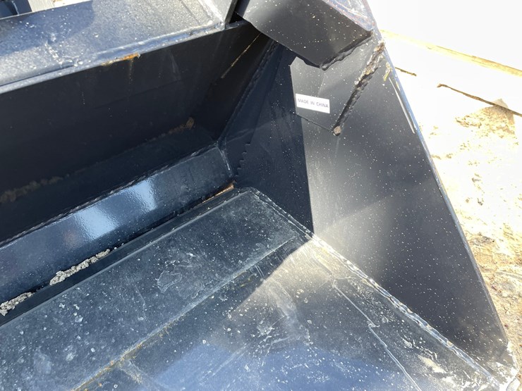 #2318-•-new-wolverine-mini-skid-steer-combination-bucket-image-9