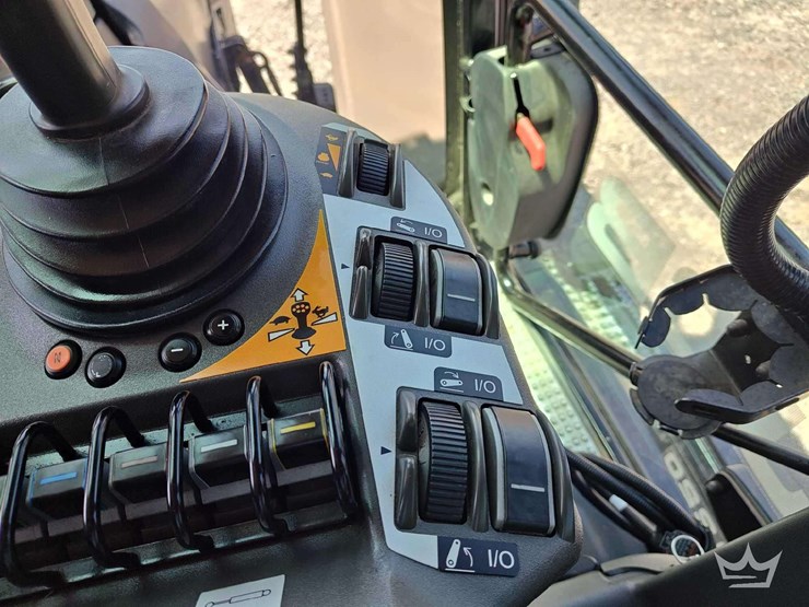 2022-jcb-fastrac-4220-image-29