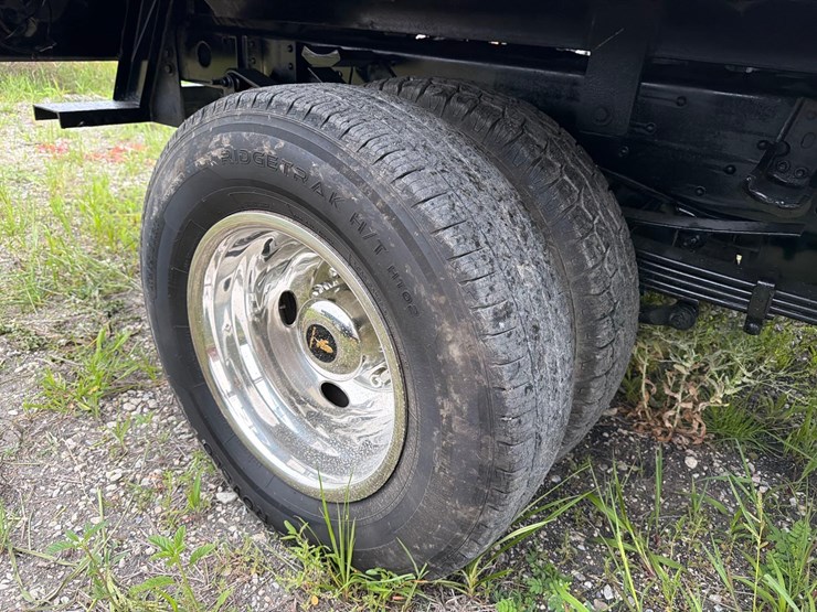 2022-chevrolet-3500-image-11