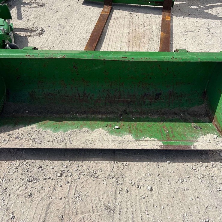 JOHN DEERE B