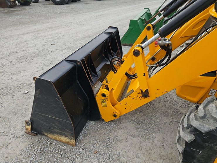 2018-jcb-3cx-compact-image-7
