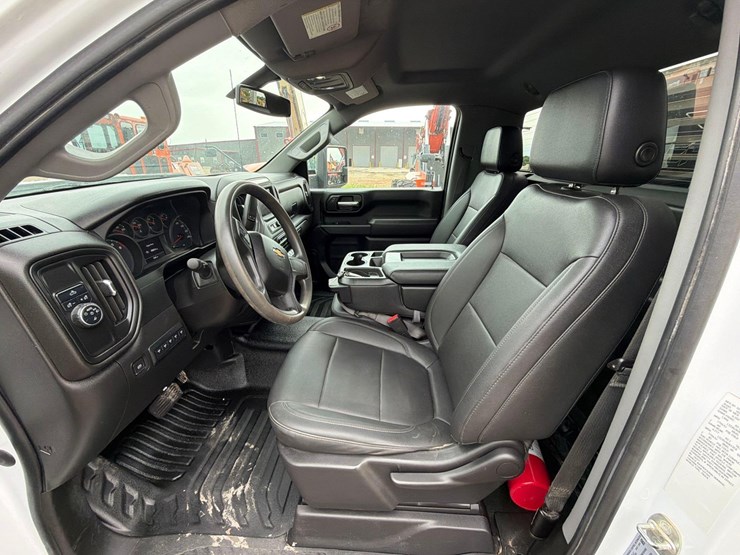 2022-chevrolet-3500-image-18