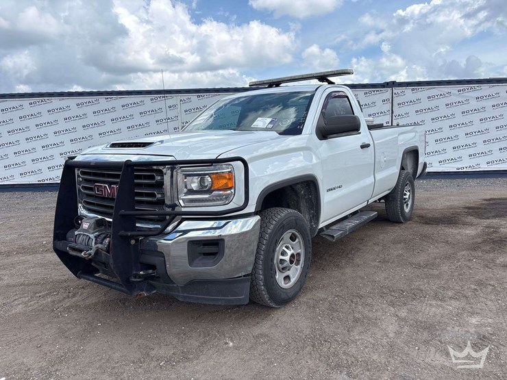 2018-gmc-sierra-2500hd-image-1
