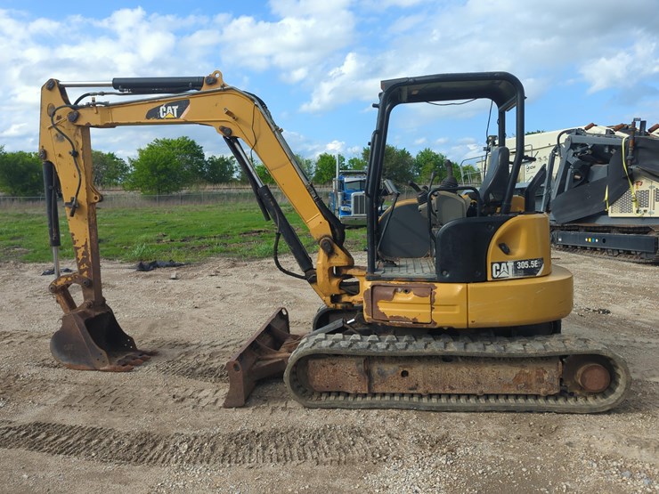 2015-caterpillar-305.5e2-image-1