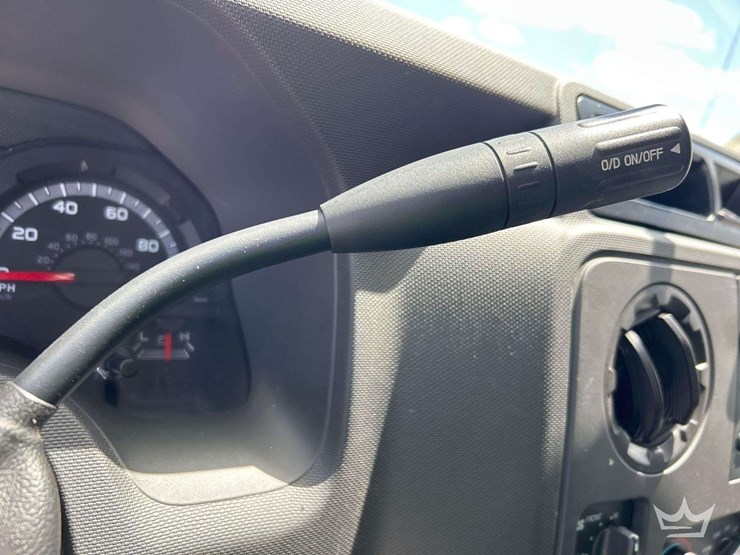 2014-ford-cargo-image-17