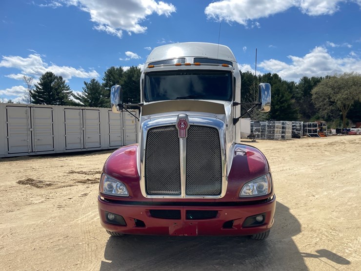 2013-kenworth-t660-image-2