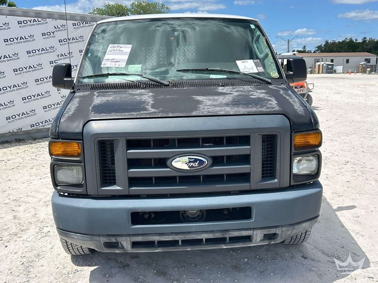 2014-ford-cargo-image-24