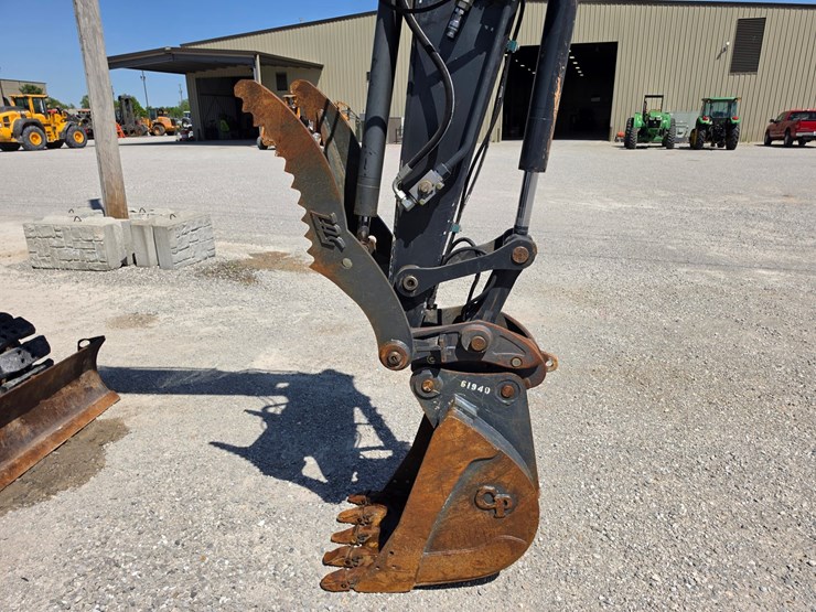 2018-deere-85g-image-2