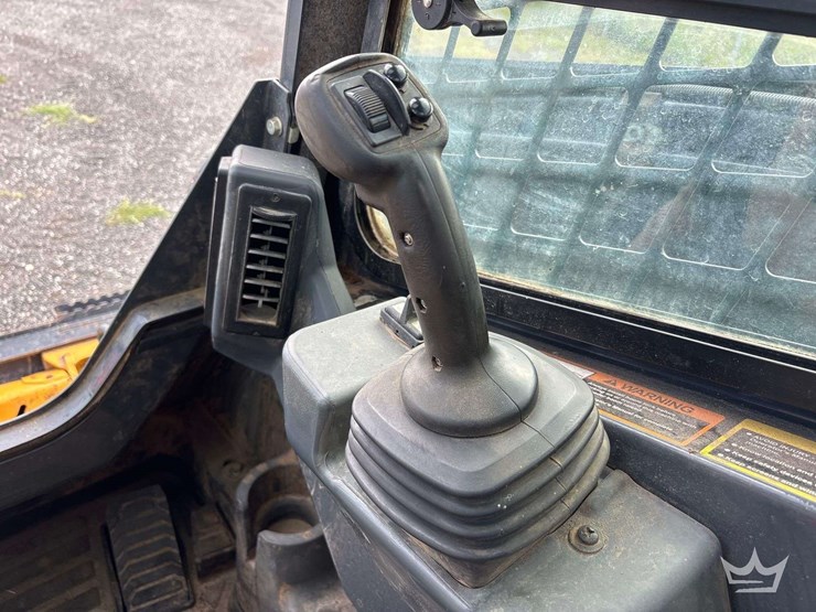 2022-deere-333g-image-24