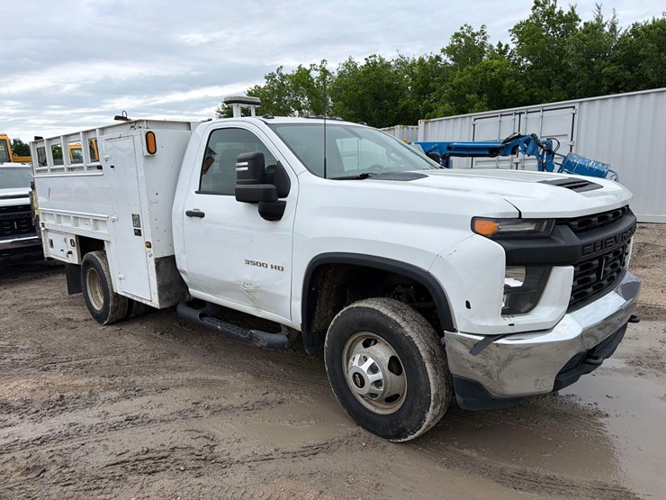2021-chevrolet-3500hd-image-3