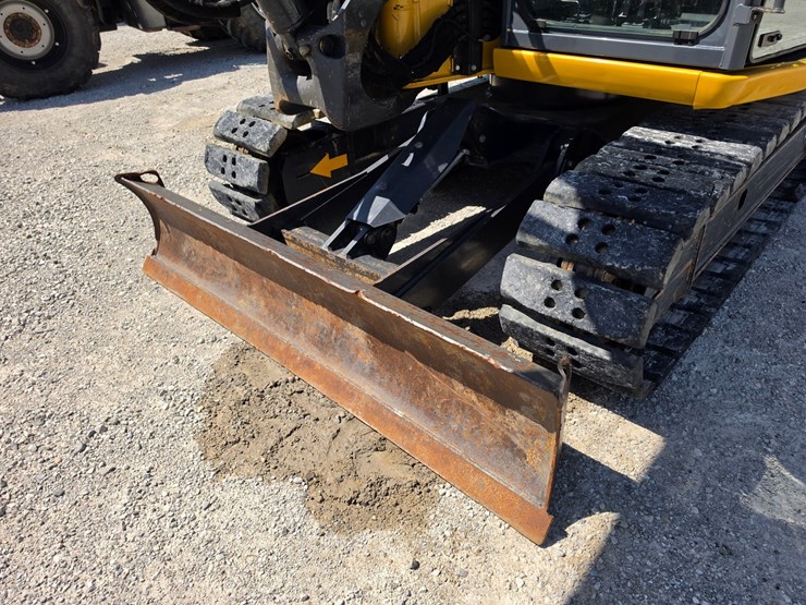 2018-deere-85g-image-24