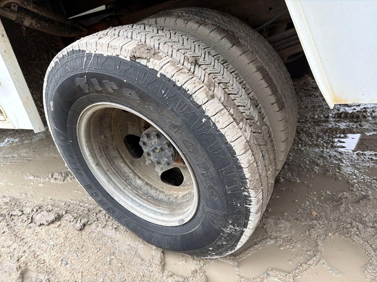 2021-chevrolet-3500hd-image-11