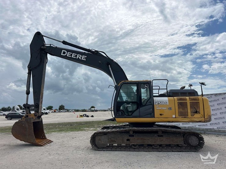 2016-deere-250g-lc-image-39