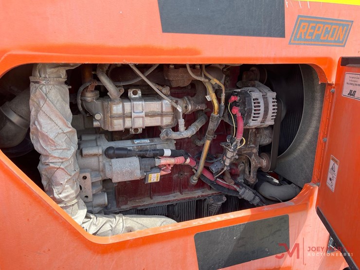 2012-jlg-8042-image-8