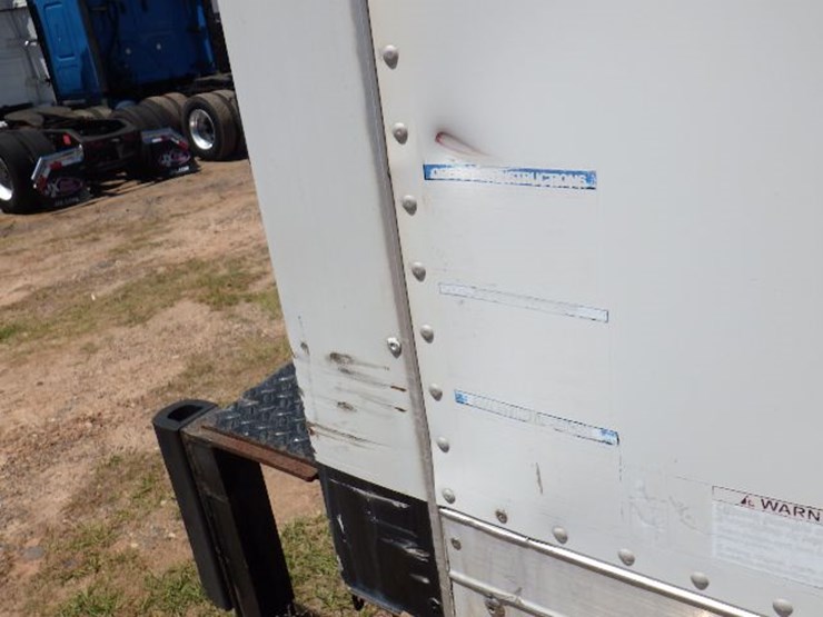 2015-freightliner-m2-106-image-6