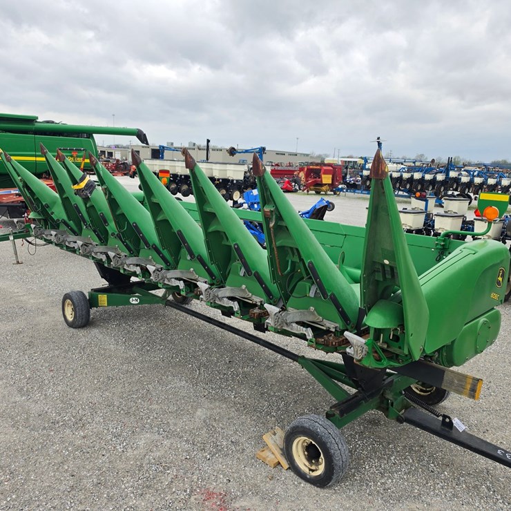 2010 JOHN DEERE 608C