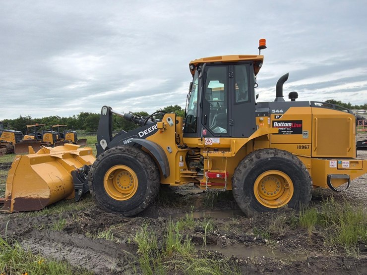 2023-deere-544p-image-1