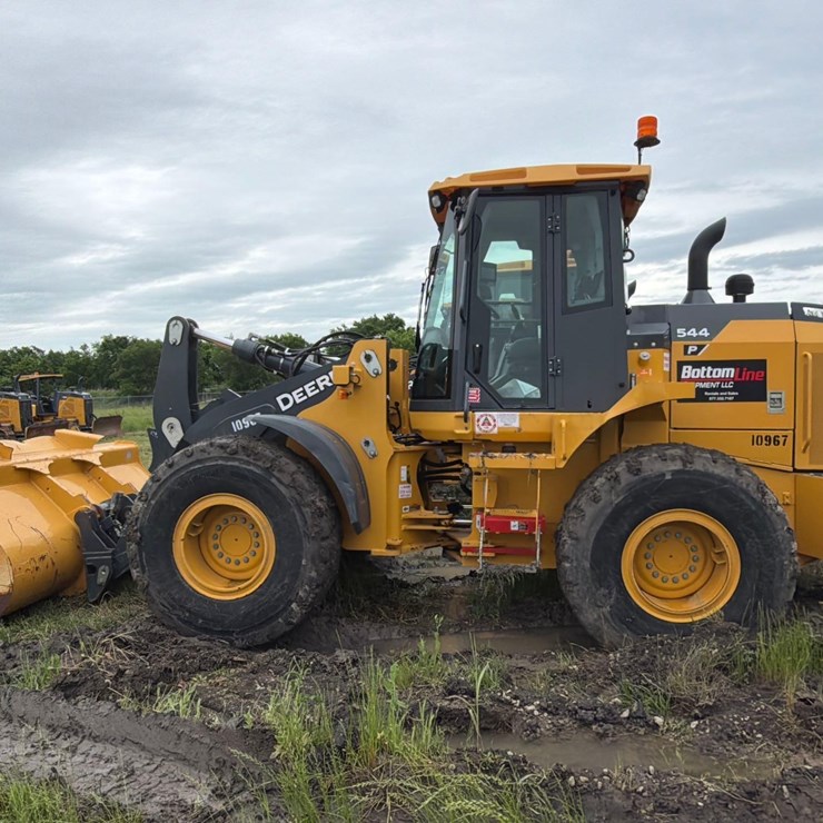 2023 DEERE 544P