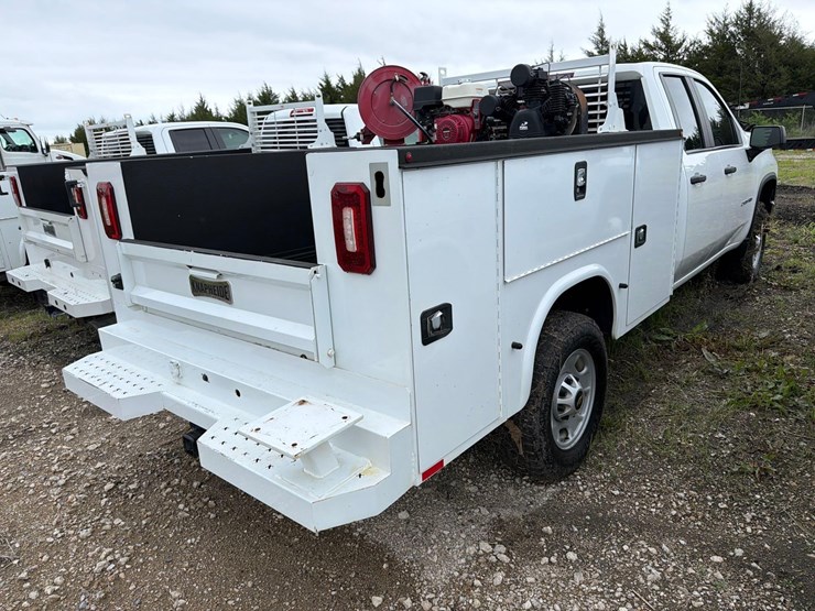 2023-chevrolet-2500-image-3