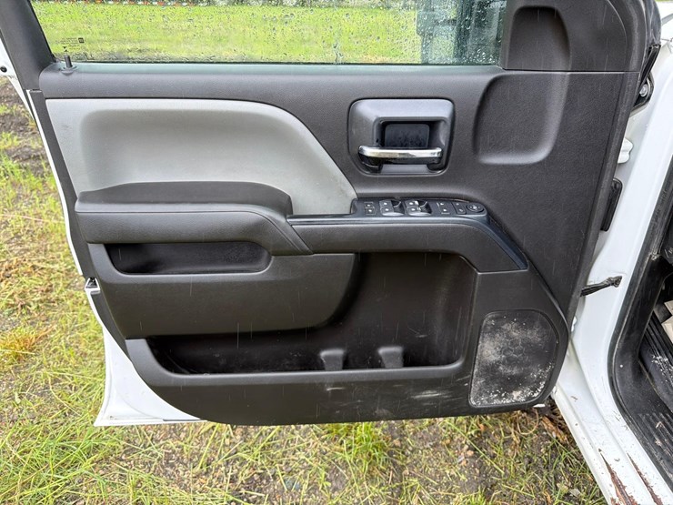 2018-chevrolet-3500-image-18