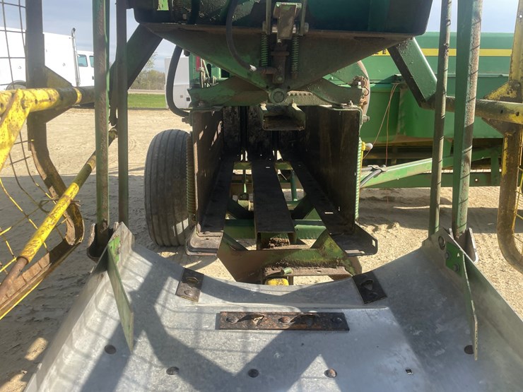 john-deere-337-image-23