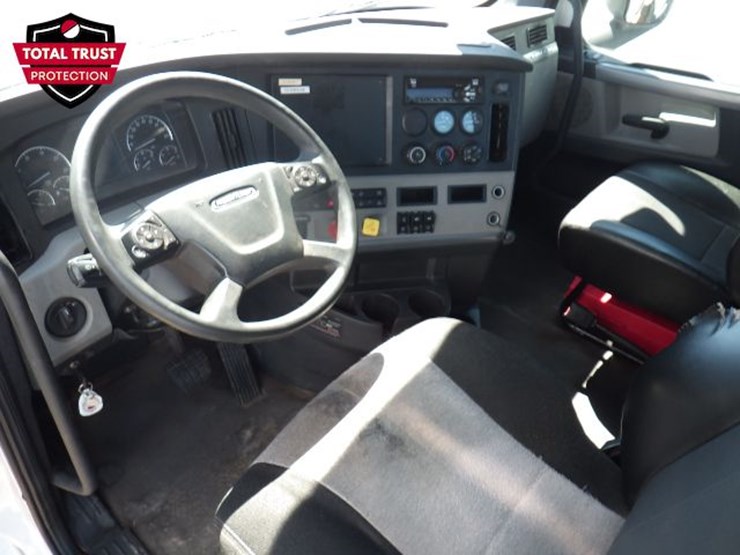 2021-freightliner-cascadia-116-image-16