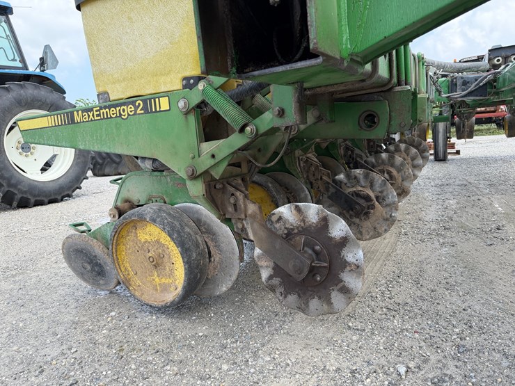 john-deere-7200-image-3