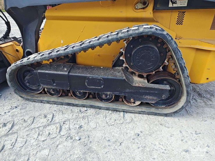 2015-deere-319e-image-25