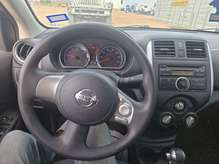 2014-nissan-versa-sv-sedan-4d-image-13