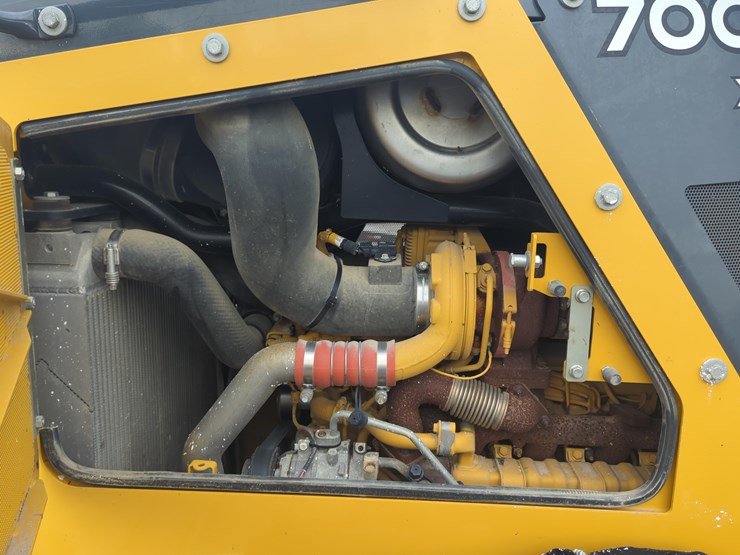 2022-deere-700l-xlt-image-18