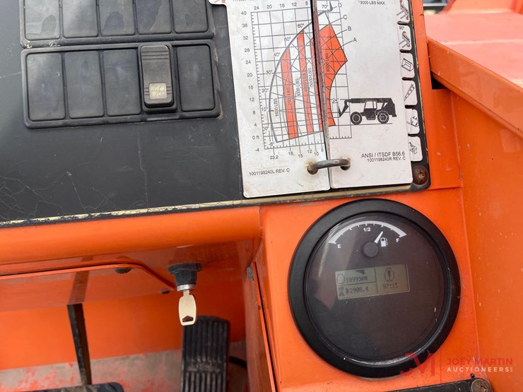 2013-jlg-6036-image-8