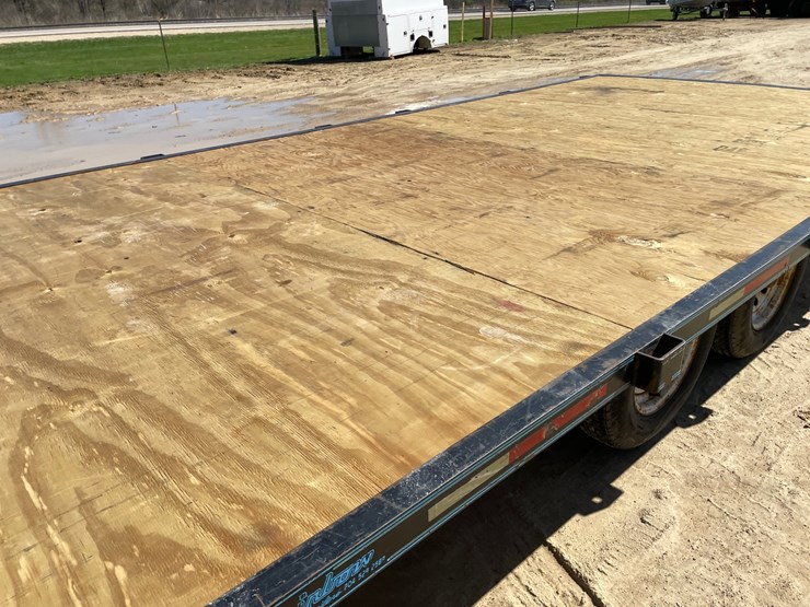 #2011-•-4-place-22'-snowmobile-trailer-(no-title)-image-12