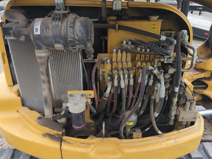 2015-caterpillar-305.5e2-image-16