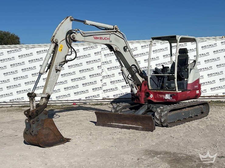 2014-takeuchi-tb260-image-1
