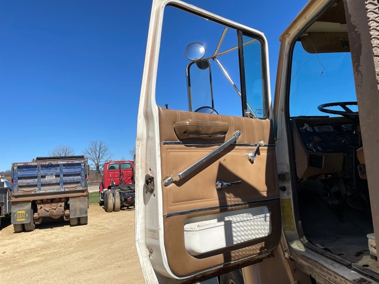 1994-ford-l8000-image-47