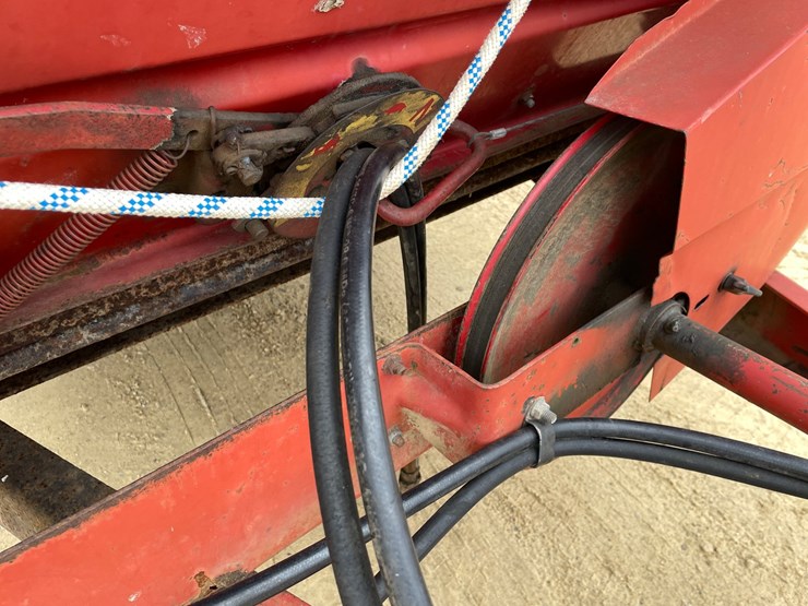 new-holland-165-image-11