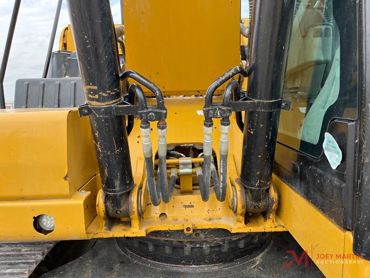 caterpillar-320-image-17