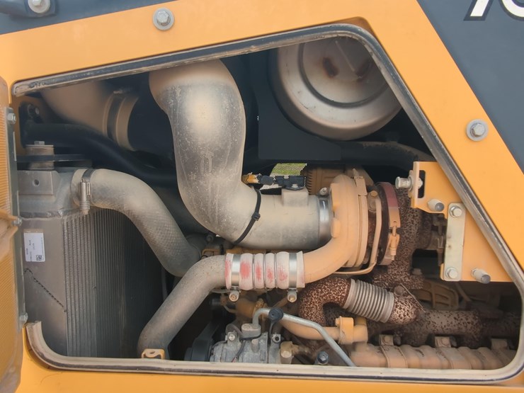 2022-deere-700l-xlt-image-16
